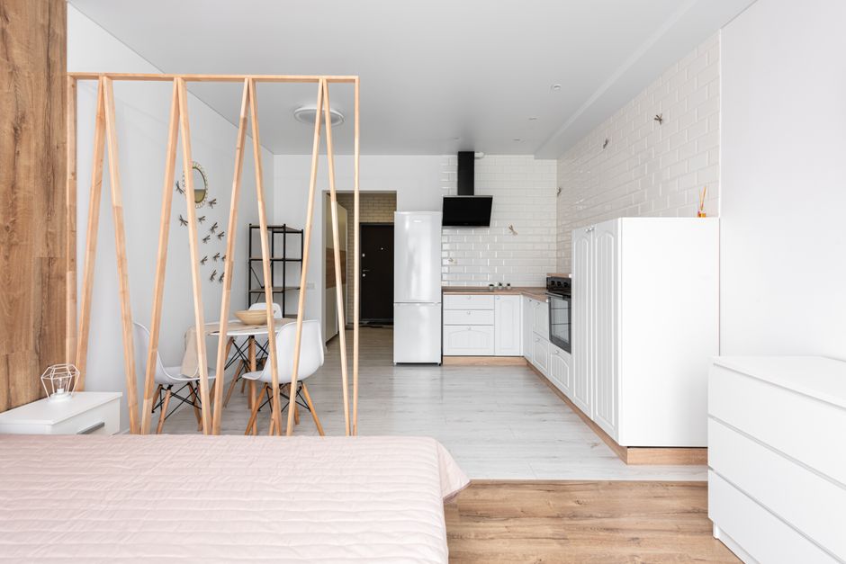 Efficiënt ingerichte studio met minimalistisch design. Efficiënt ingerichte studio met minimalistisch design.